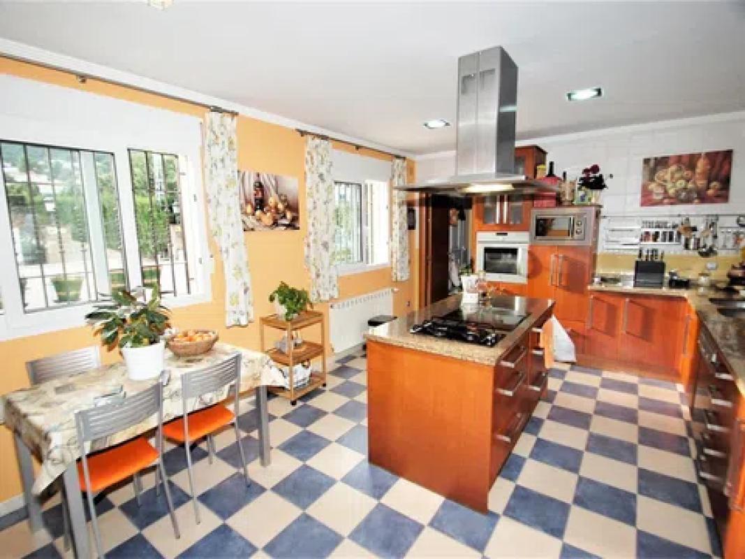 Properties for sale and rent in Spain photo 2