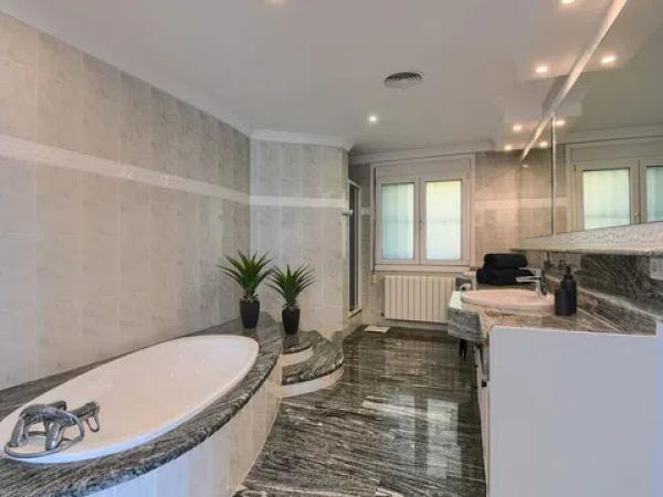Chalet independiente en venta en El Montgó, Denia thumbnail 1
