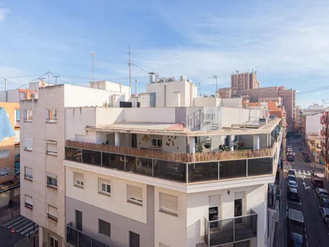 Venta de piso en Calle Montero Ríos, Alicante / Alacant
photo 1