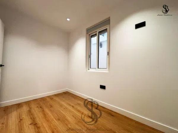 Piso en venta en  Calle de San Salvador, Alicante / Alacant photo 2
