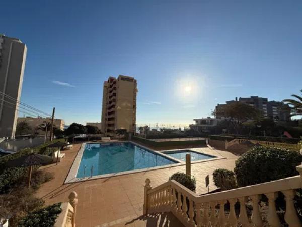 Продажа квартиры в Calle Algas Marinas, 5, Аликанте photo 1