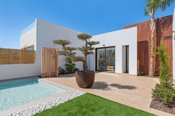 Villa for sale in , Los Alcázares photo 1