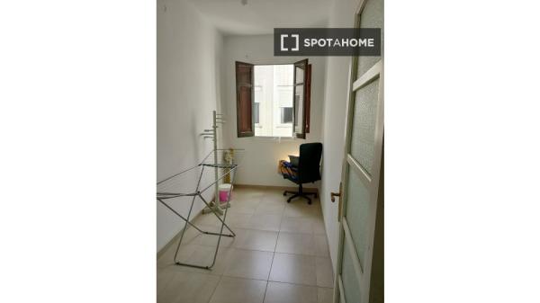 Habitación en piso compartido en valència thumbnail 1