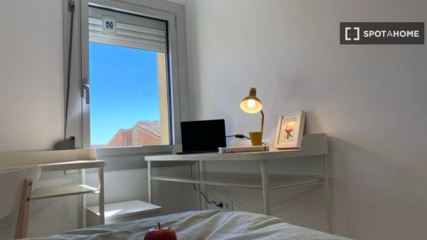 Habitación en piso compartido en terrassa. photo 1