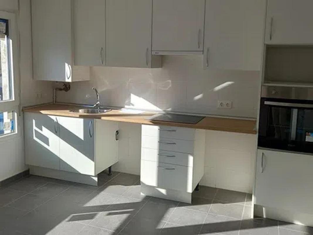 Продажа квартиры на Calle Pintor Caprotti, Аavila
photo 2