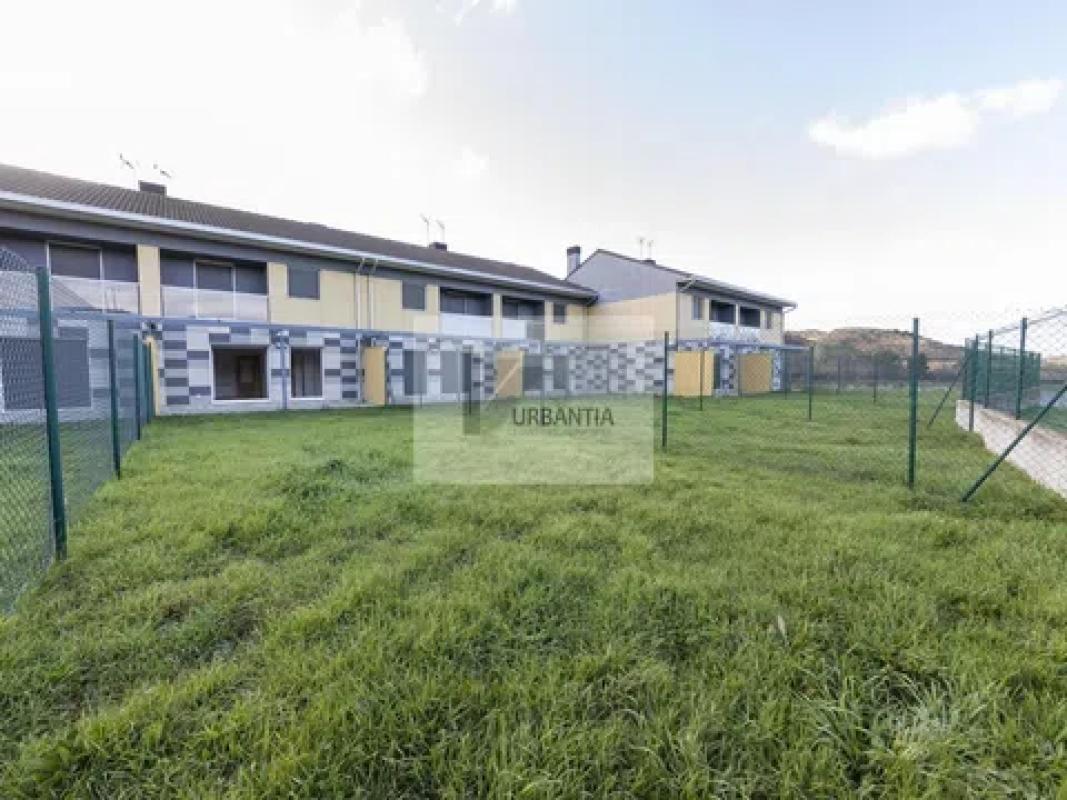 Venta de chalet adosado en  Paseo Río Robo, 32 , Enériz photo 3