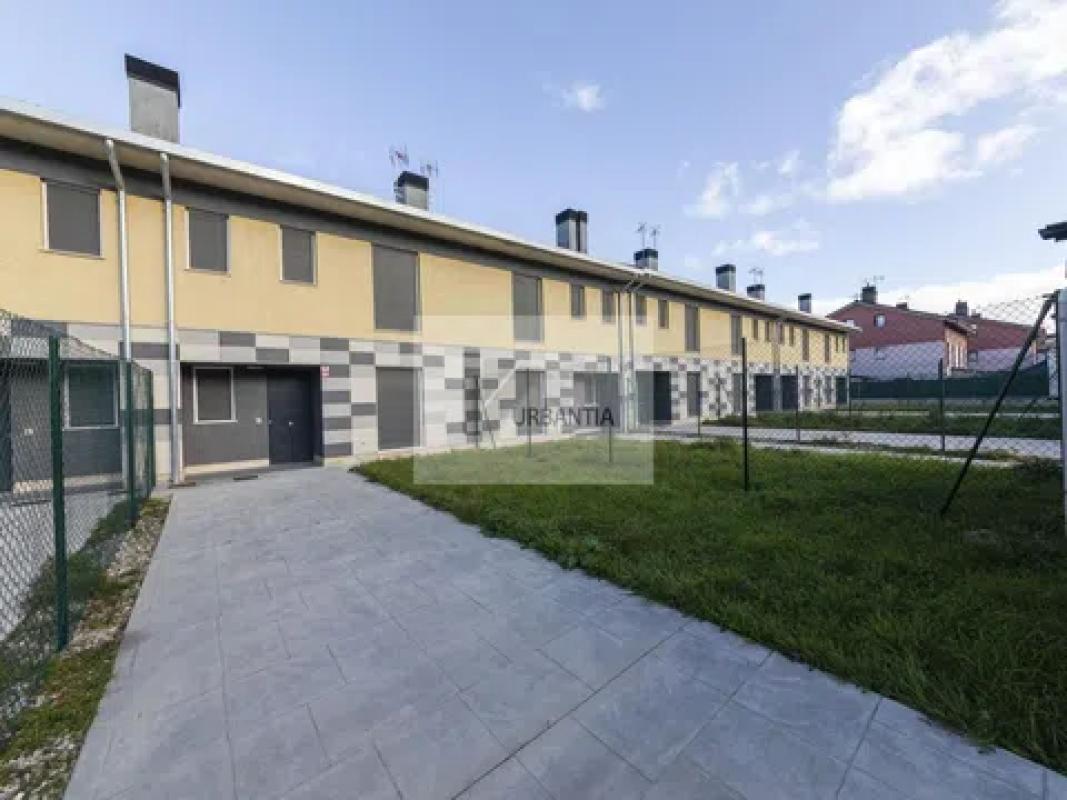 Venta de chalet adosado en  Paseo Río Robo, 32 , Enériz photo 4
