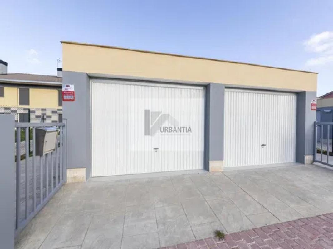 Venta de chalet adosado en  Paseo Río Robo, 32 , Enériz photo 5