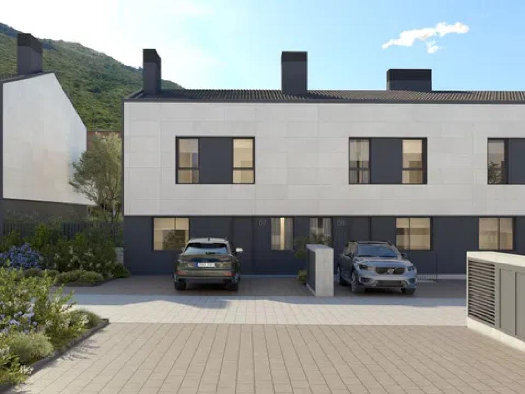 Venta de chalet adosado en  Calle Iturbero s/n , Berrioplano photo 2