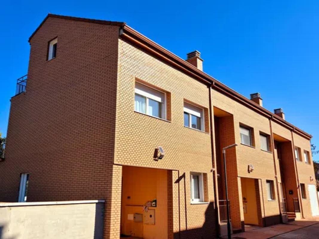 Venta de chalet adosado en Avenida Primero de Junio, 12 , Venta de Baños photo 3