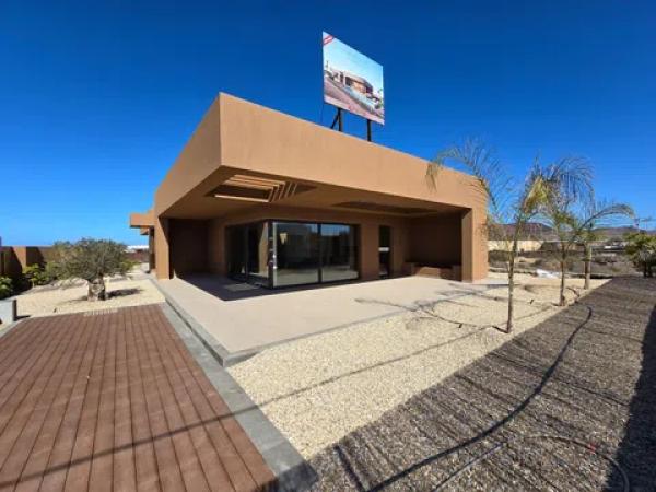 Independent chalet for sale in Calle Beatriz, 6, La Oliva
thumbnail 2