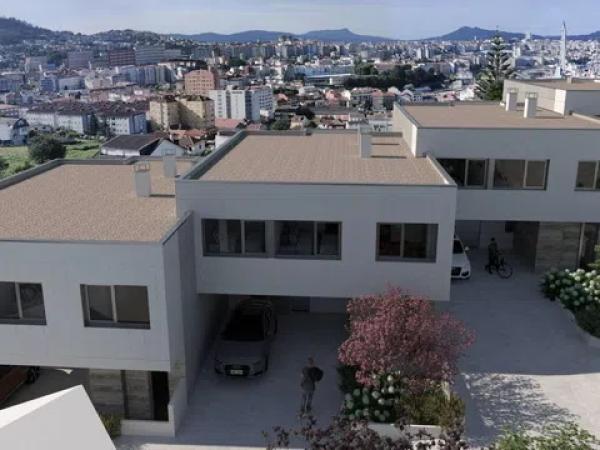 Chalet adosado en venta en  Camino Espiñeiro, 87 , Vigo photo 2