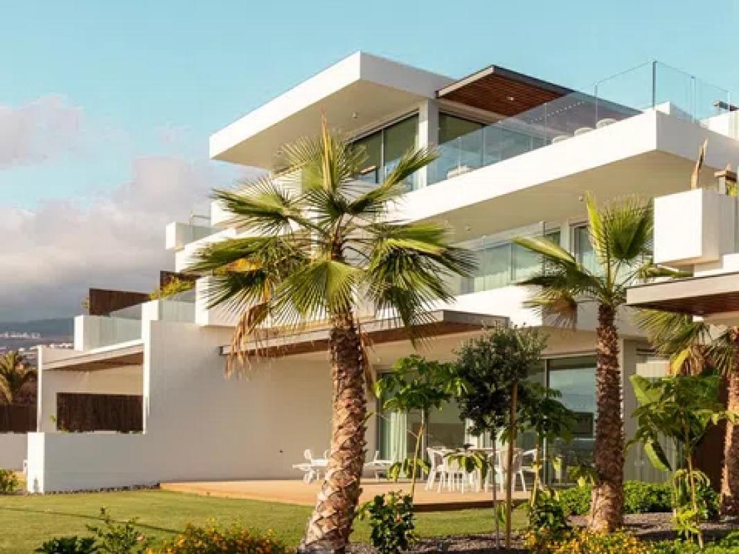 Obra nueva LOS JARDINES DE ABAMA en Guia de Isora (Revista) photo 2