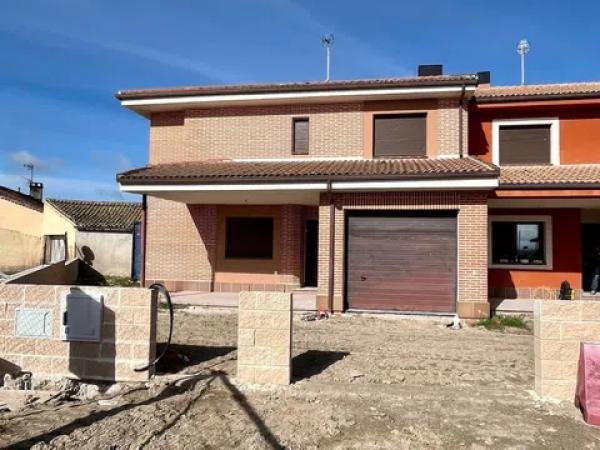 Chalet pareado en venta en del Calvario s/n photo 1