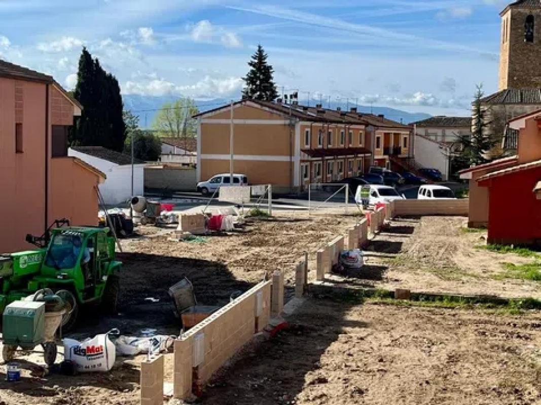 Venta de chalet adosado en  Del Calvario s/n , Garcillan photo 2