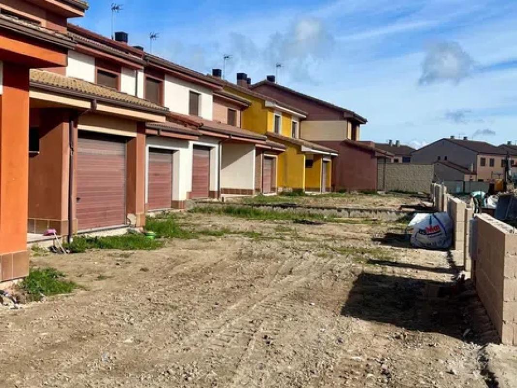 Venta de chalet adosado en  Del Calvario s/n , Garcillan photo 4