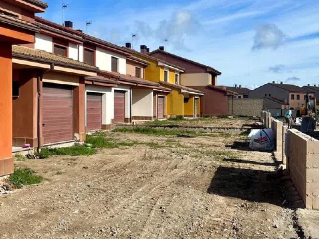 Venta de chalet adosado en  Del Calvario s/n , Garcillan photo 5