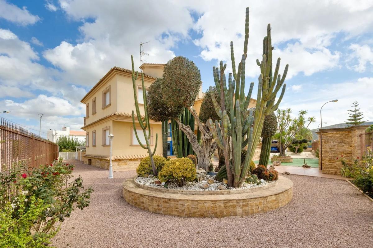 Venta de chalet independiente en CV-925, 4, Orihuela
photo 1