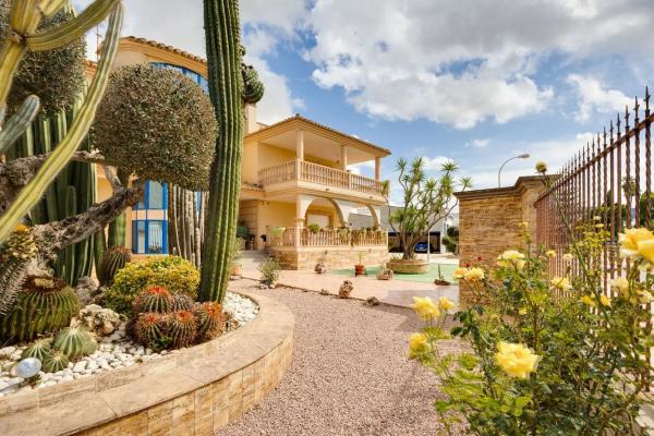 Chalet independiente en venta en CV-925, 4, Orihuela thumbnail 1