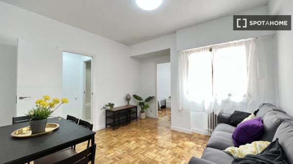 Piso en alquiler en  C. de Wad-Ras , Madrid photo 1