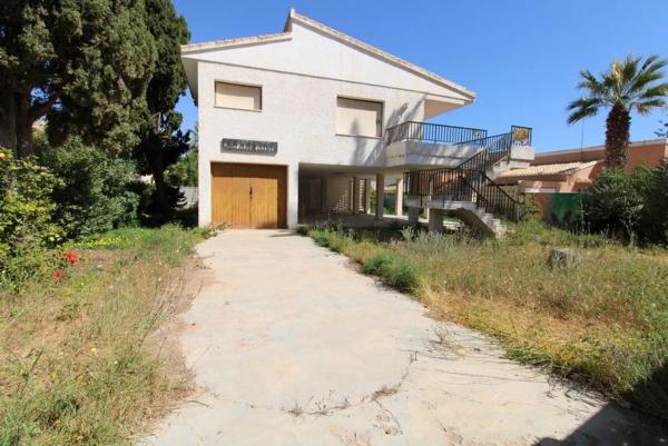 Detached villa for sale in  Barrio La Zenia, Orihuela photo 1