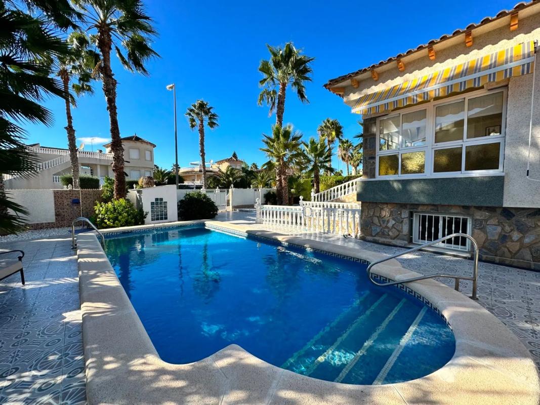 Sale of independent chalet in Calle Benferri s/n, Algorfa
photo 1