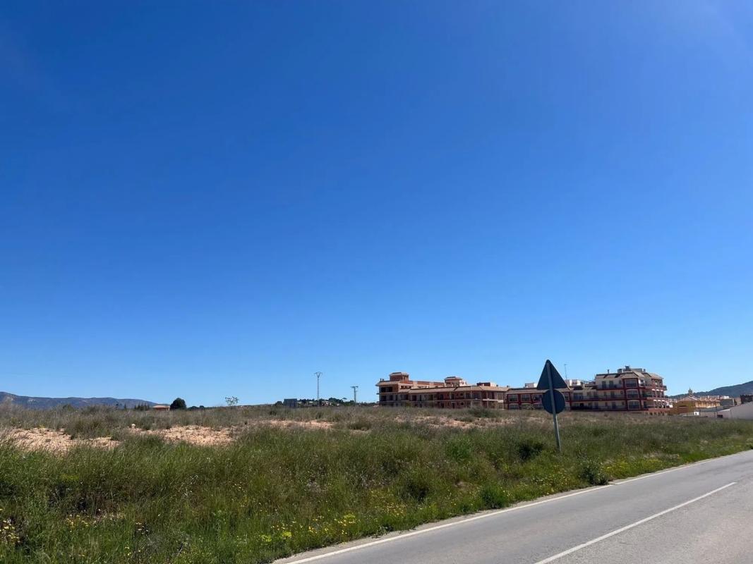 Terreno en venta en Pinoso, Alicante photo 2