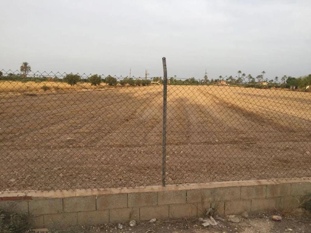 Terreno en venta en Elche / Elx, Alicante photo 1
