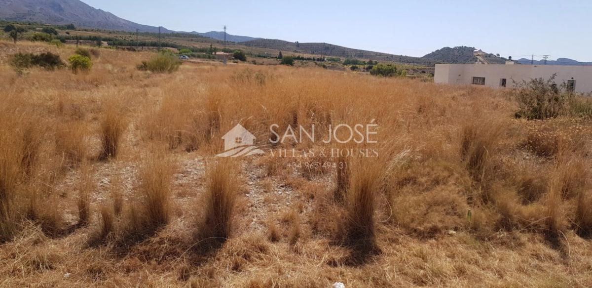 Terreno en venta en Agost, Alicante photo 1
