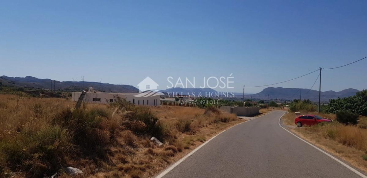 Terreno en venta en Agost, Alicante photo 4