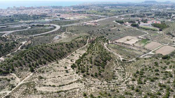 Terreno en calle de les Coves de Mateu, 17 thumbnail 1
