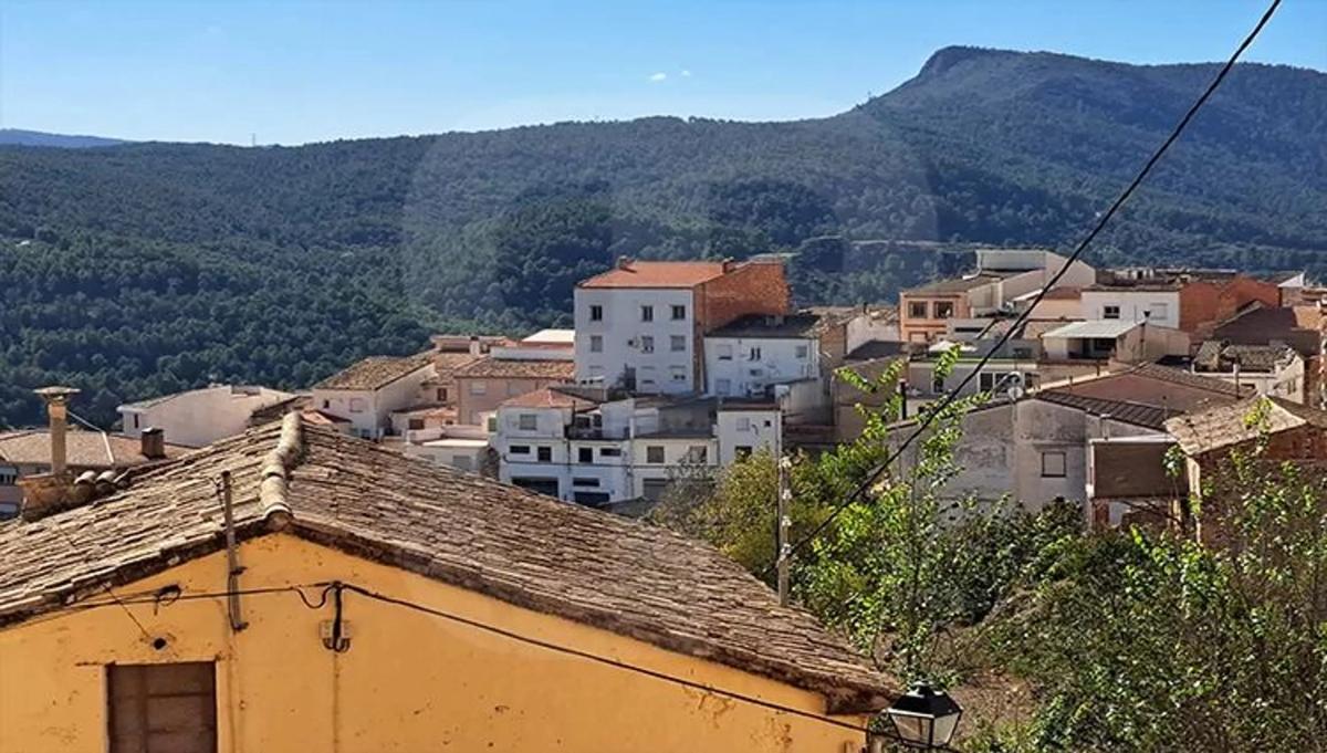 Terreno en venta en Banyeres de Mariola, Alicante photo 4
