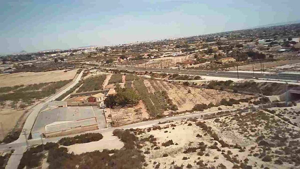 Terreno en venta en Elche / Elx, Alicante photo 2