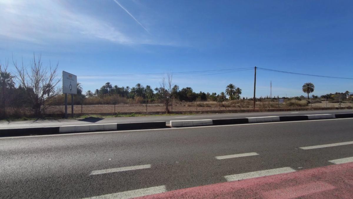 Terreno en venta en Elche / Elx, Alicante photo 1