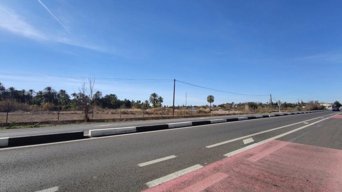 Terreno en venta en Elche / Elx, Alicante photo 2