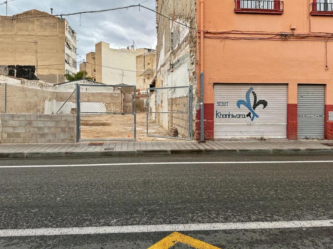 Terreno en venta en Alicante / Alacant, Alicante photo 1