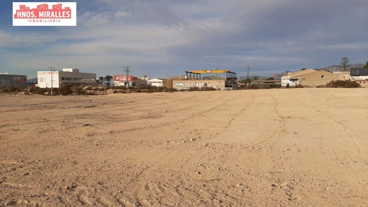 Terreno en venta en Elche / Elx, Alicante photo 1