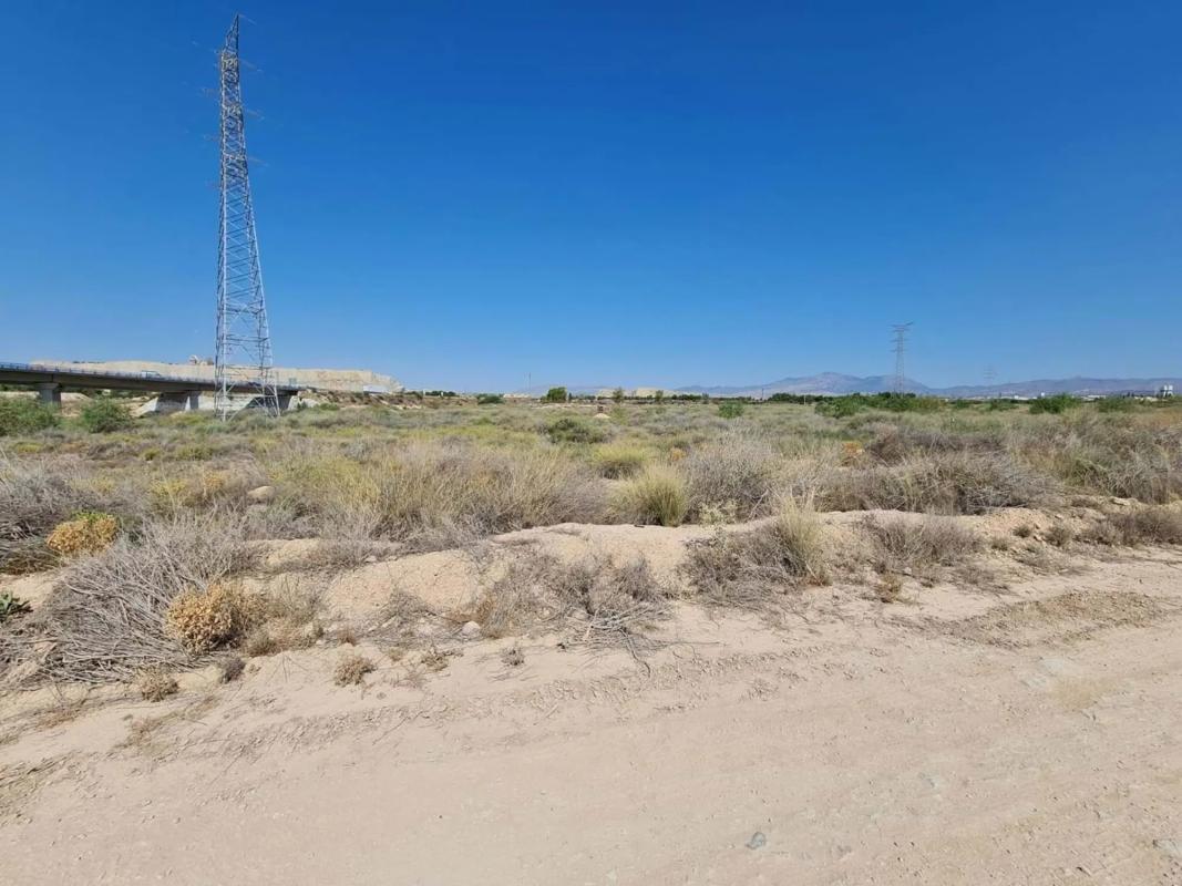 Terreno en venta en Alicante / Alacant, Alicante photo 3