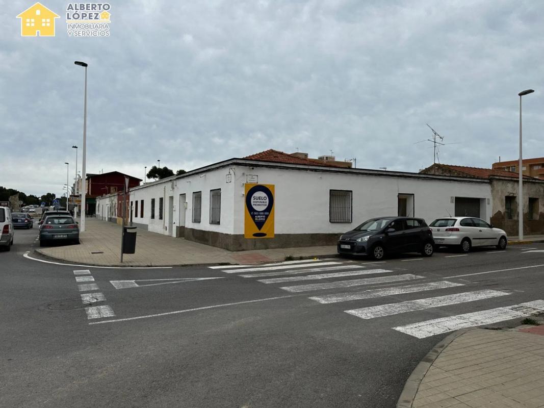 Terreno en venta en Elche / Elx, Alicante photo 1