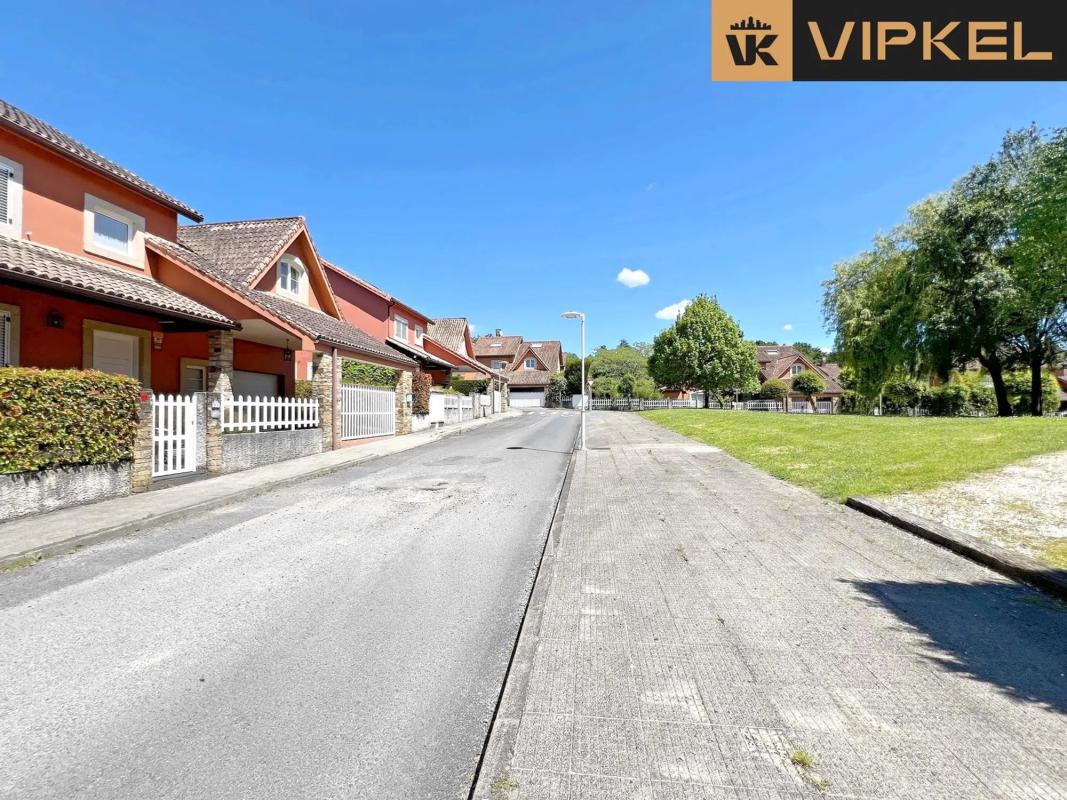 Land for sale in Santiago de Compostela, A Coruña photo 1
