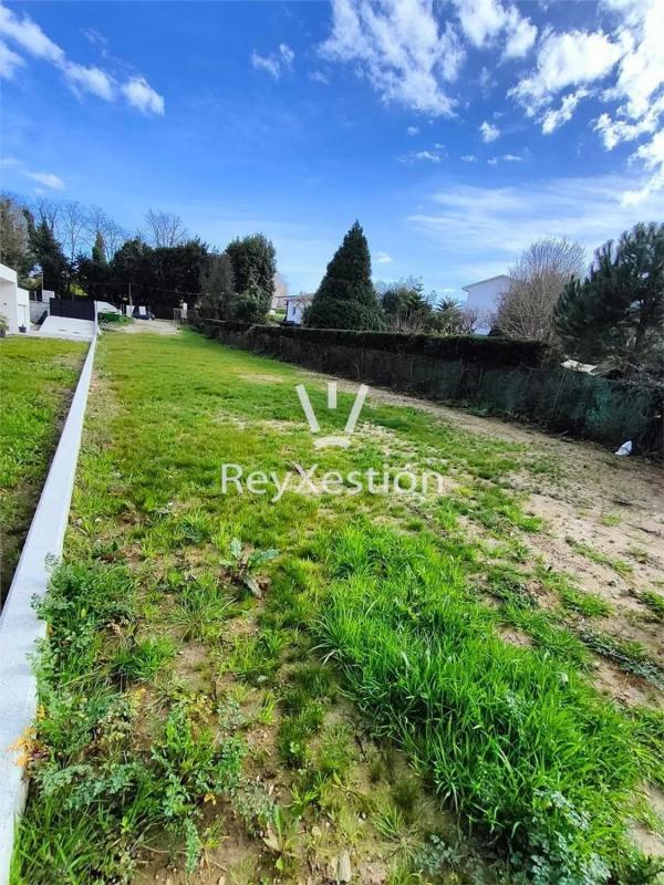Terreno en venta en Oleiros, A Coruña photo 1