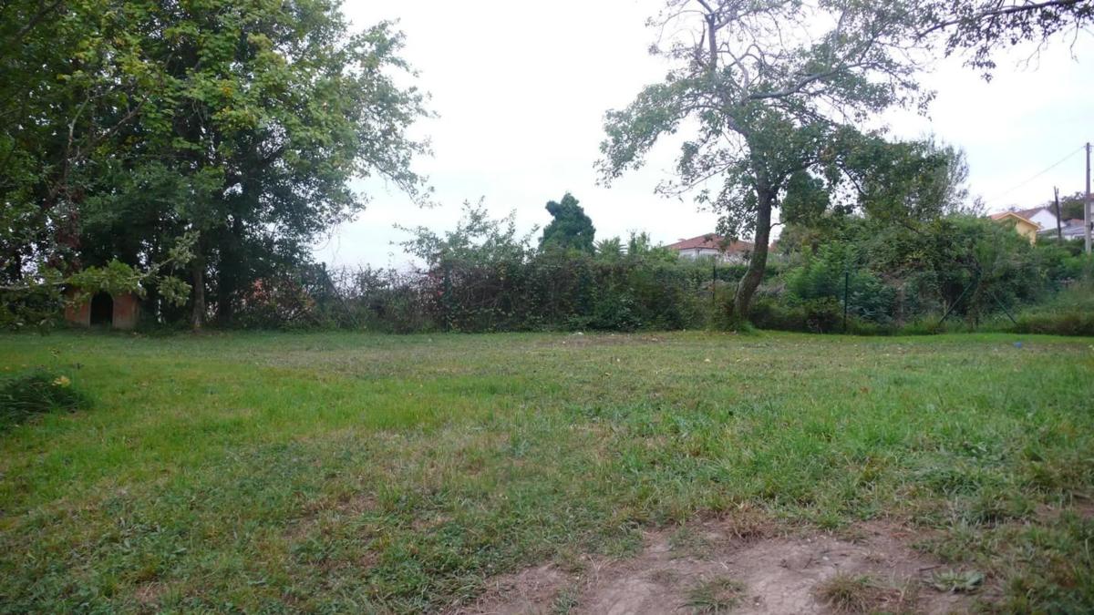 Terreno en venta en Bergondo, A Coruña photo 2