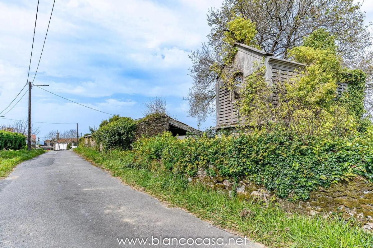 Terreno en venta en Carballo, A Coruña photo 1