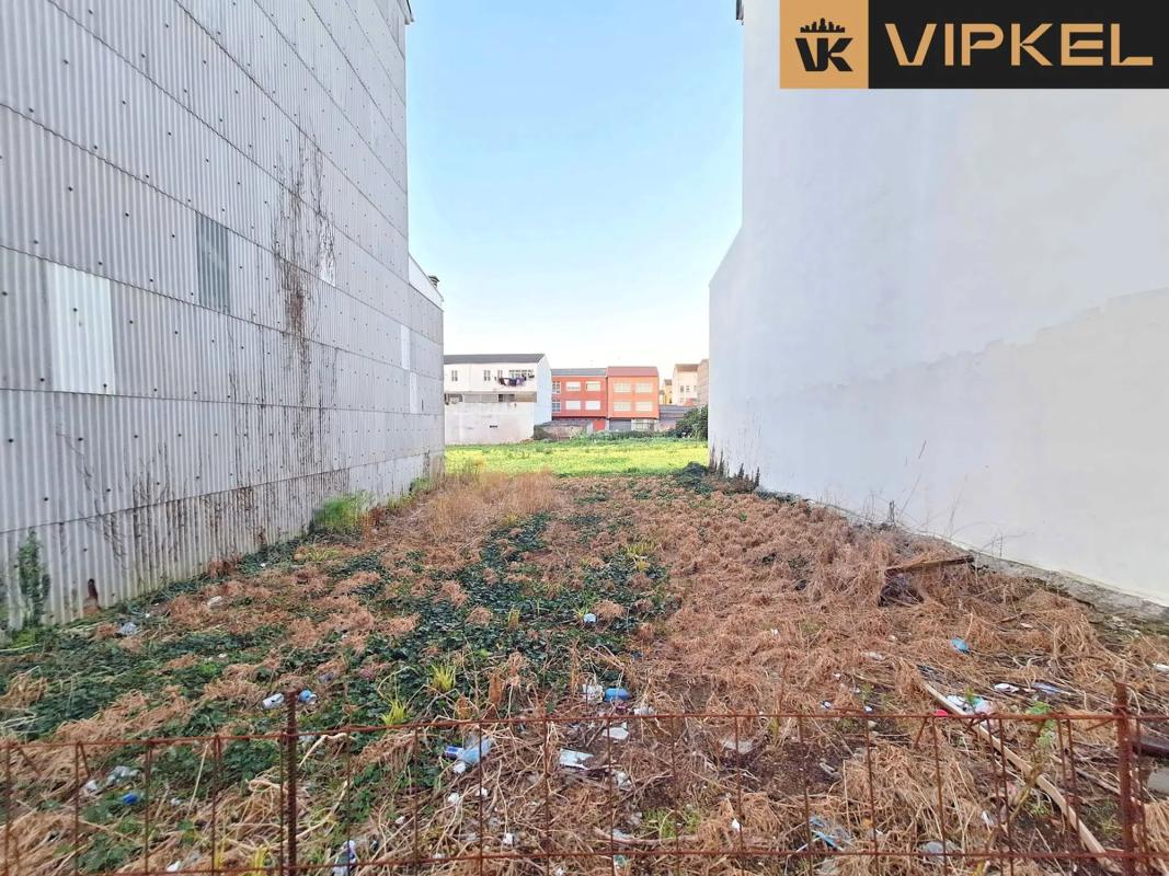 Terreno en venta en Narón, A Coruña photo 2