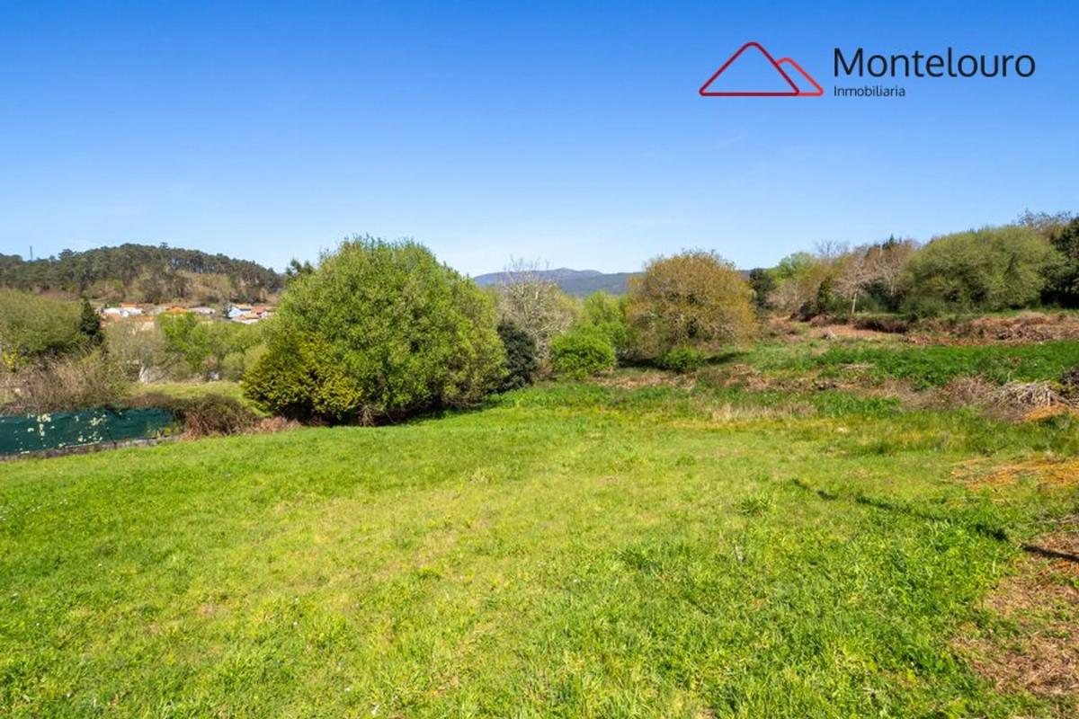 Terreno en venta en Outes, A Coruña photo 3
