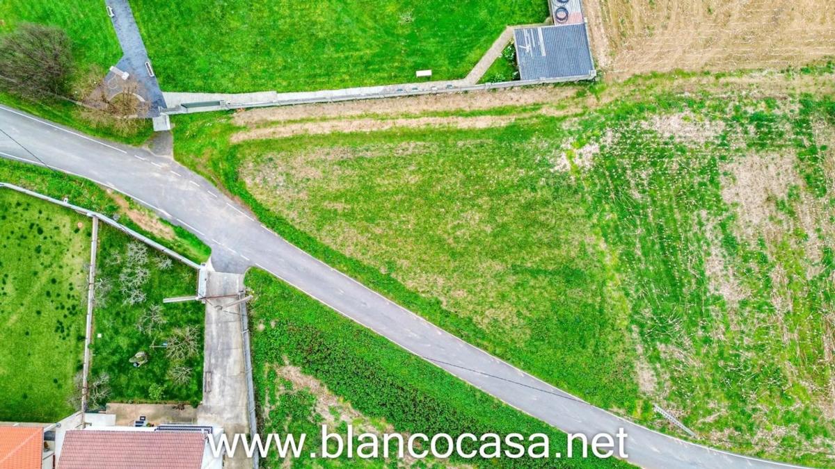 Terreno en venta en Laracha, A Coruña photo 2