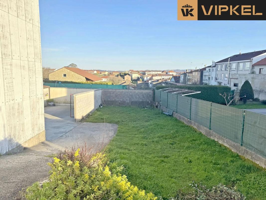 Terreno en venta en Santiago de Compostela, A Coruña photo 2