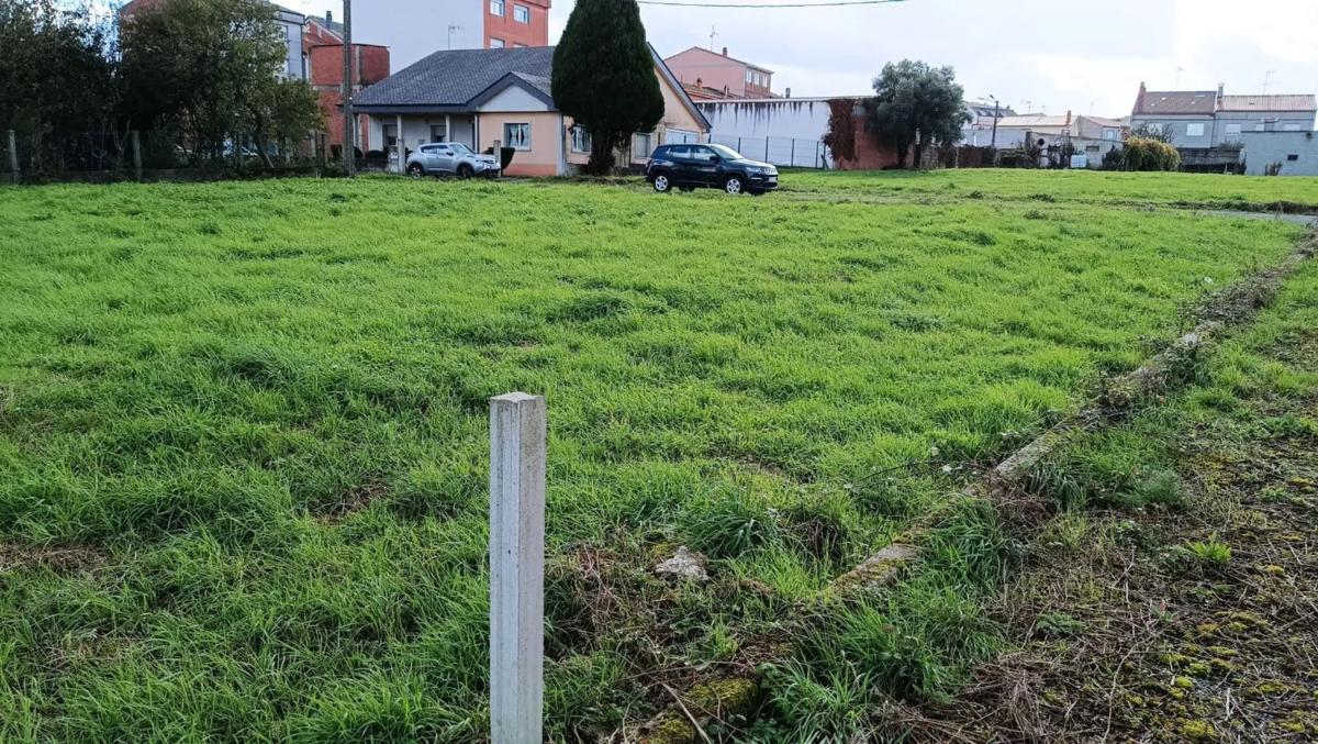 Terreno en venta en Melide, A Coruña photo 4