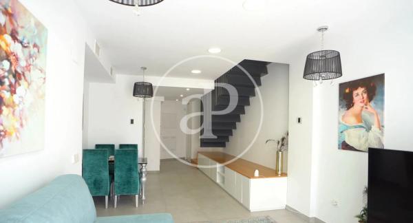 Chalet adosado en calle Edeta photo 1