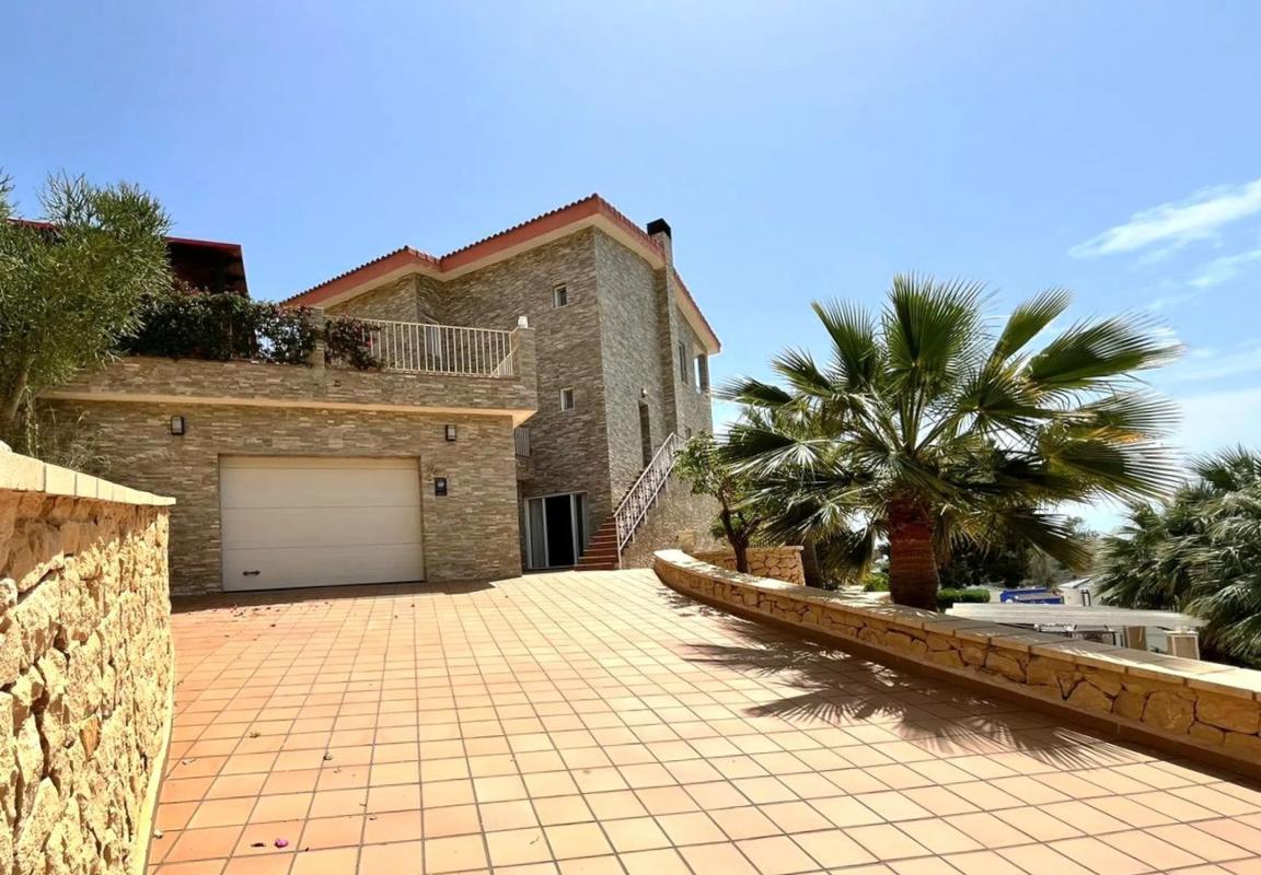 Properties for sale and rent in Spain photo 3
